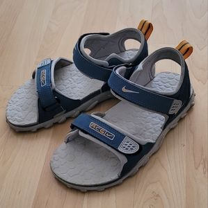 Nike ACG sandals Size 6